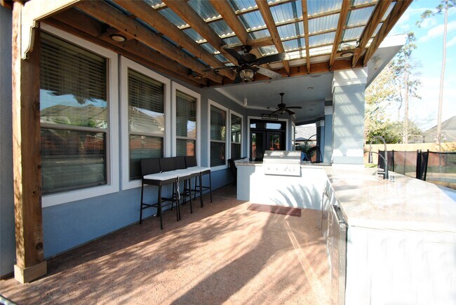 Building Photo - 15823 Medina Lake Ln