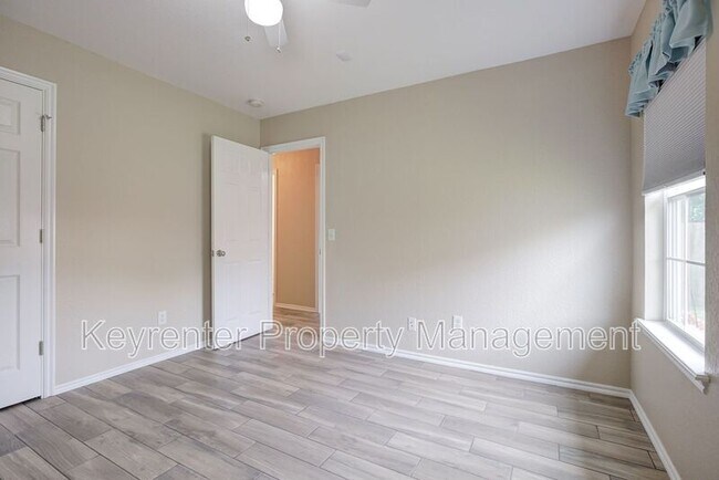 Building Photo - 932 Beaumont Square