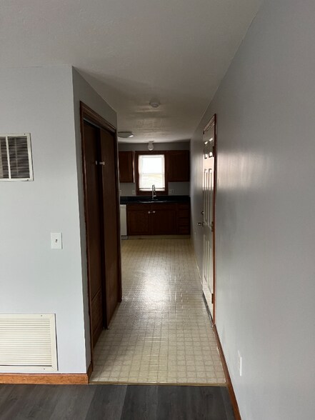 Building Photo - 12 S Main St