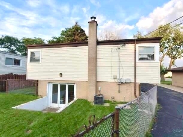 Building Photo - 2140 Eastview Dr