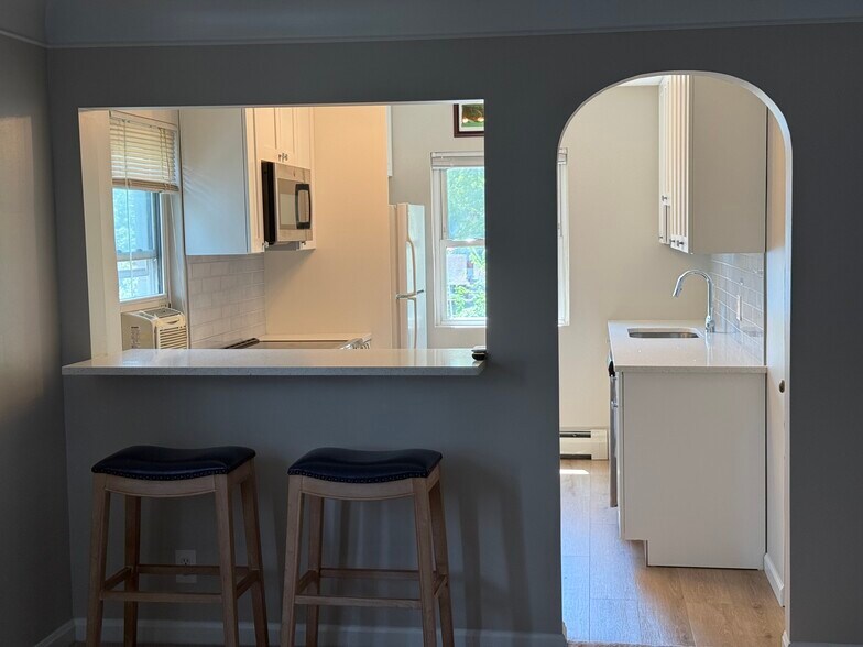 Building Photo - 2317 Monroe Ave