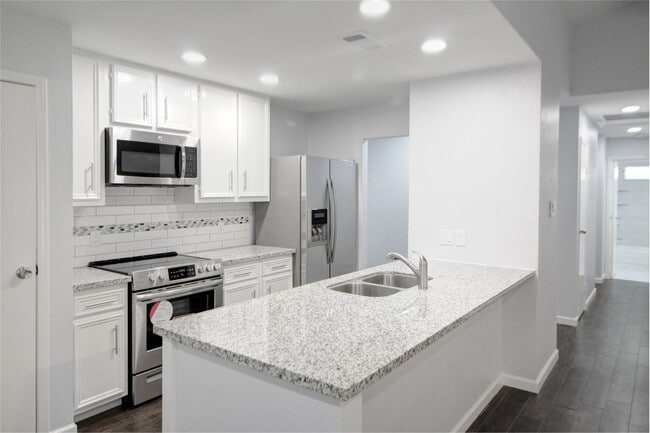 Building Photo - 28 E Brookberry Ct