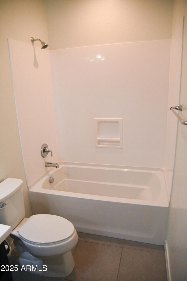 Building Photo - 3648 E Perkinsville St
