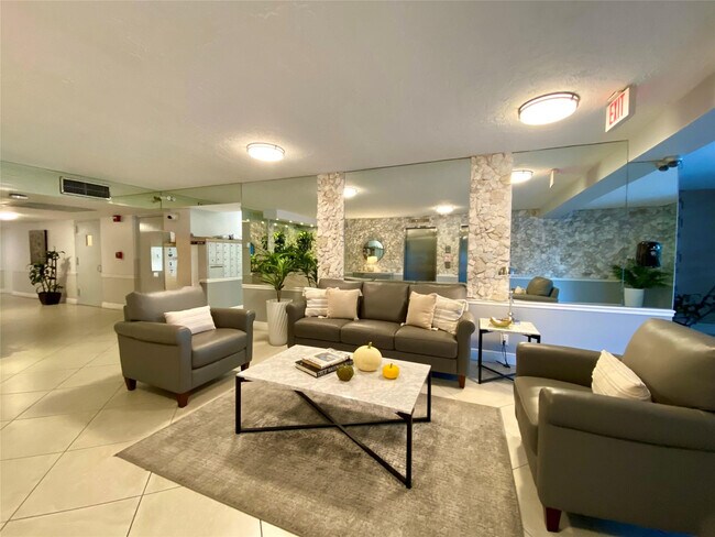 Building Photo - 3010 N Course Dr