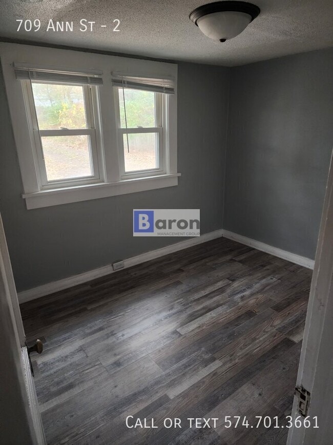 Building Photo - 709 Ann St