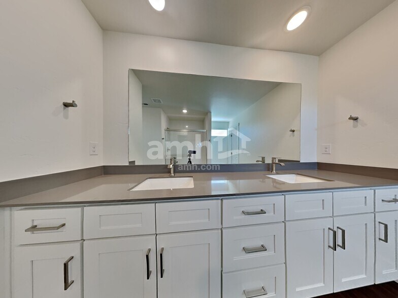 Building Photo - 7918 Verona Loop