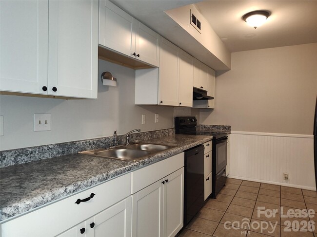 Building Photo - 7001 Stonington Ln