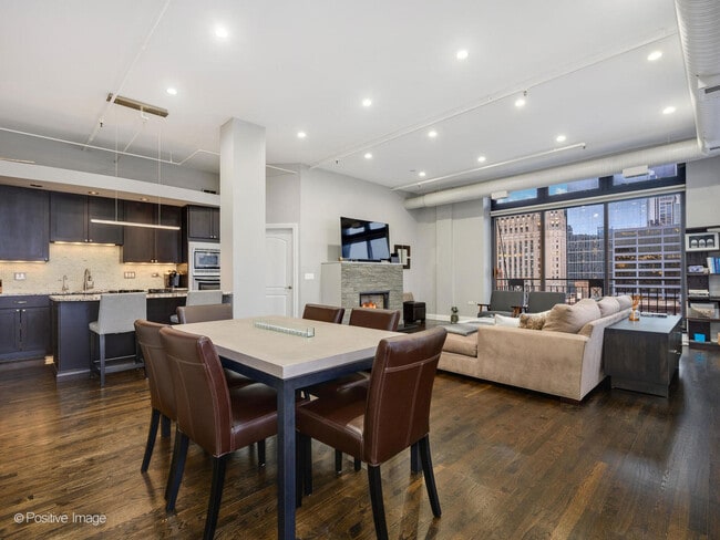 Building Photo - 360 W Illinois St