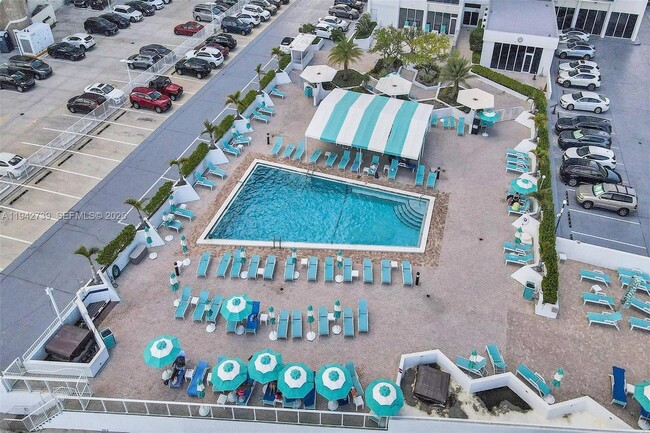 Building Photo - 3140 S Ocean Dr