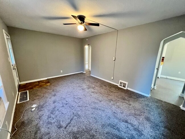 Building Photo - 2304 S Hall Rd