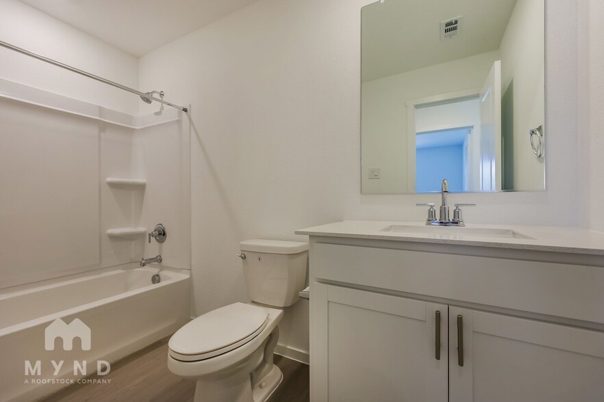 Building Photo - 2756 Ctr Crk Ln