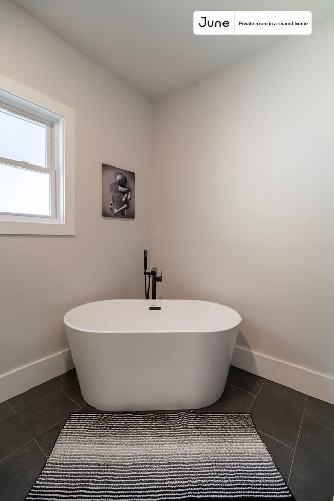 Building Photo - Room in Shared 5 bed/2 bath home in Roxbury