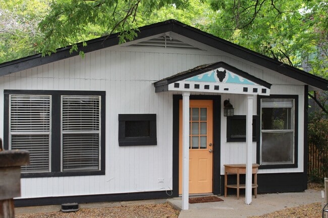 Building Photo - Charming North Campus Bungalow
