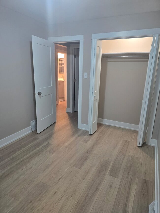 Building Photo - 8511 S Parkside Ave