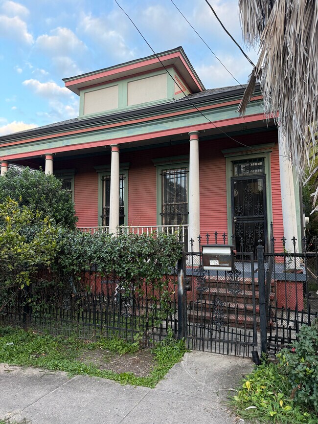 Building Photo - 442 S Rendon St