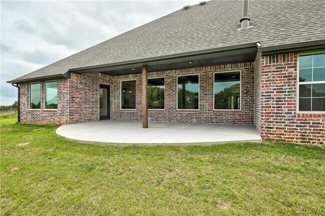 Building Photo - **Stunning 4 Bed, 4 Bath in Edmond Schools