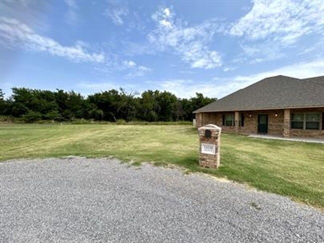 Building Photo - 4 Bedroom