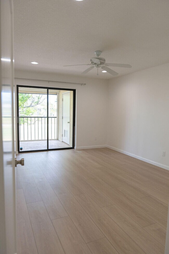 Building Photo - 602 Pinecrest Cir