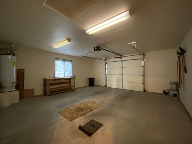 Building Photo - 1415 Lakeview Rd