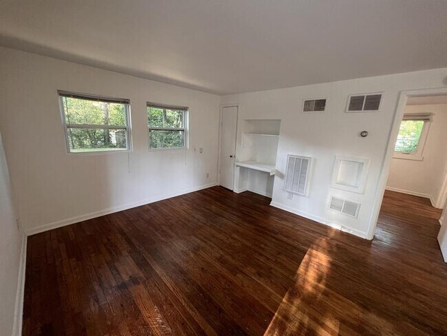 Building Photo - 1732 W 21st St