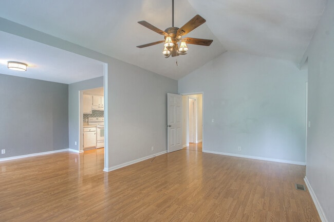 Primary Photo - 104 Doral Ct