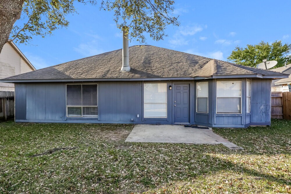 Building Photo - 12215 White River Dr