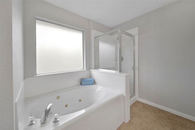 Building Photo - 12411 Brightwood Dr