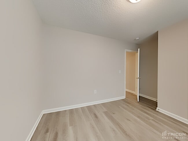 Building Photo - 812 Whitewater Dr