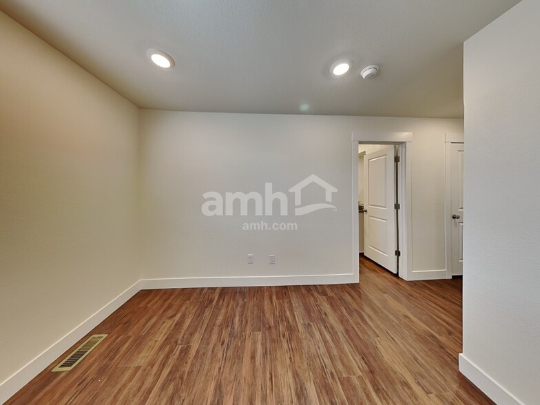 Building Photo - 3909 Wyedale Wy