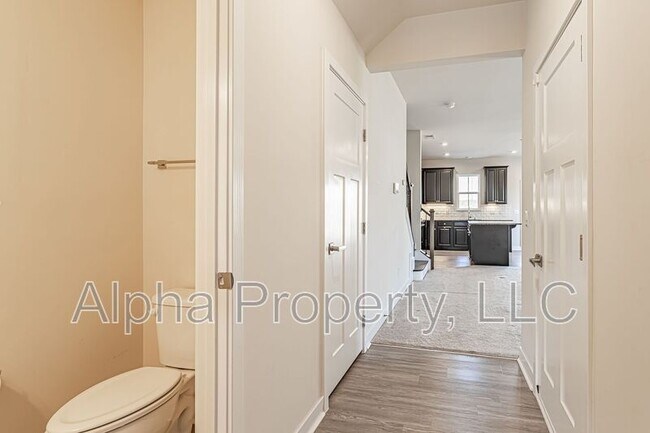 Building Photo - 300 Huntingdale Pl