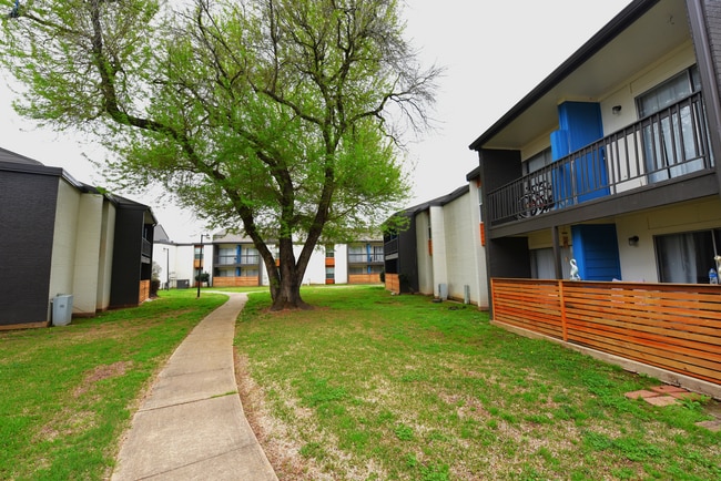 Building Photo - Flats on Youree