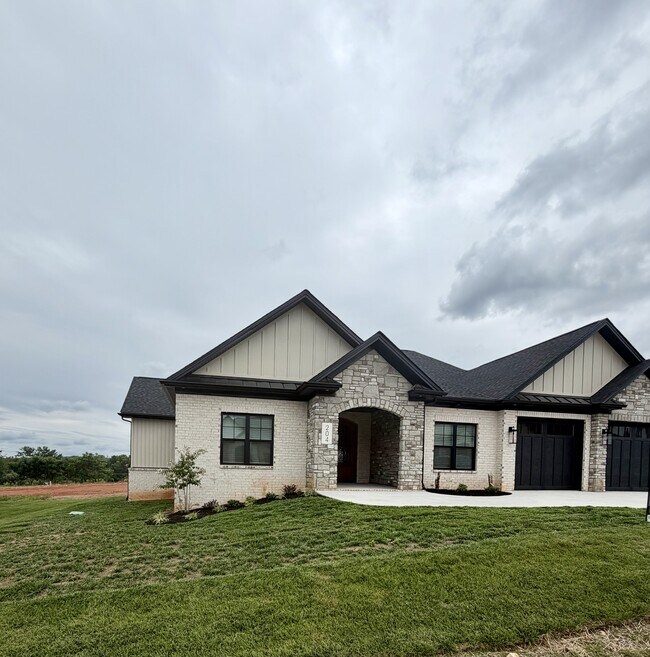 Building Photo - 204 Crest Ridge Ct