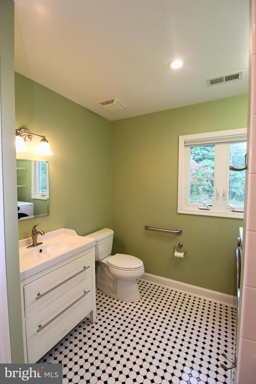 Building Photo - 4614 Roxbury Dr