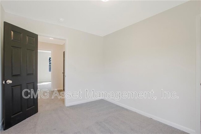 Building Photo - 551 Valley Hill Rd SE