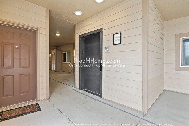 Building Photo - Chic One-Bedroom Condo in Bethany!