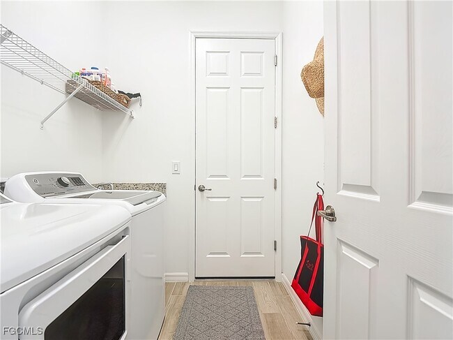 Building Photo - 15919 Leaning Pine Ln