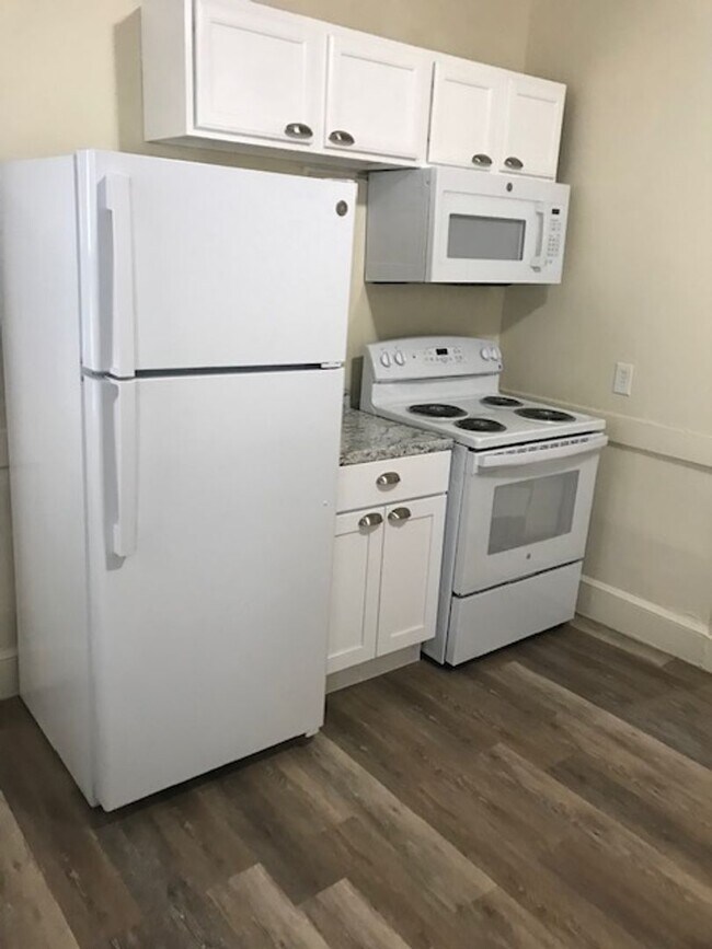 Building Photo - DICKERMAN