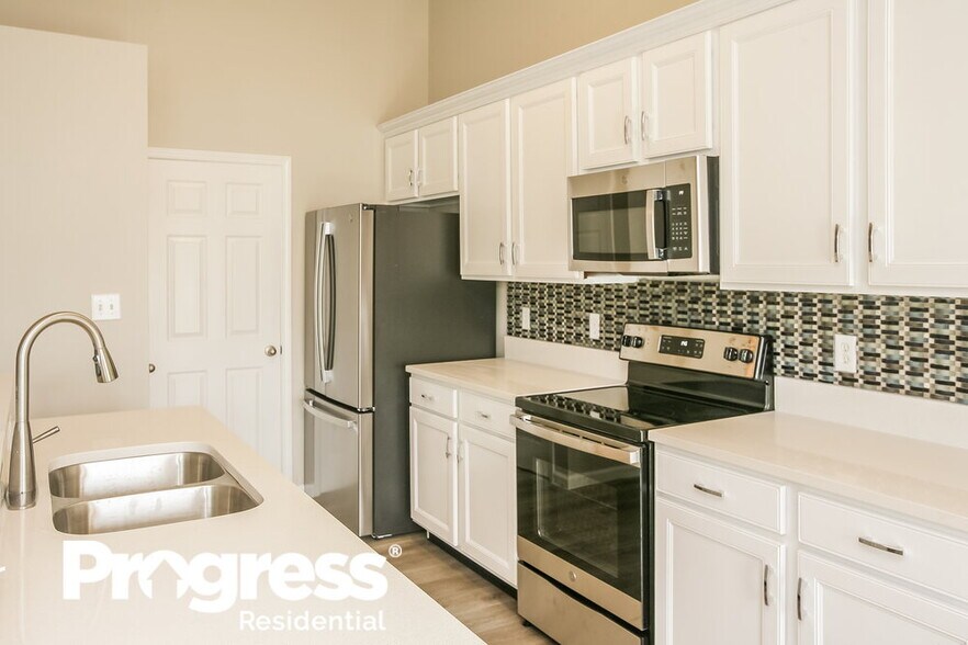 Building Photo - 4557 Walcott Dr