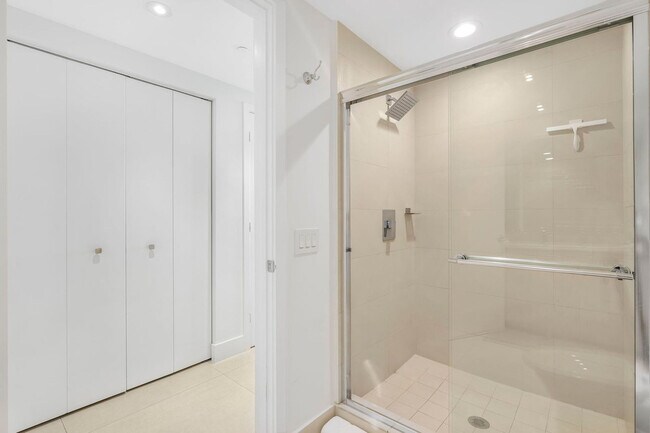 Building Photo - 4111 S Ocean Dr