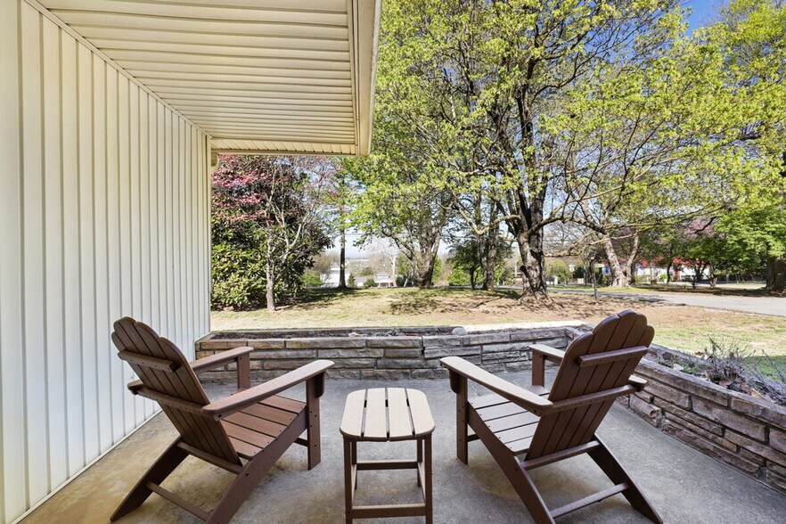 Building Photo - 578 N Sequoyah Dr