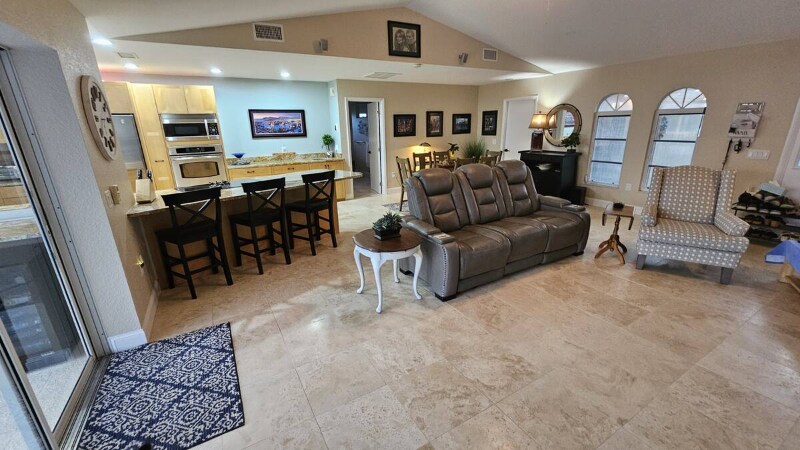 Building Photo - 3354 Dover Dr