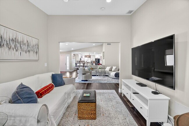 Building Photo - 15307 Strathearn Dr