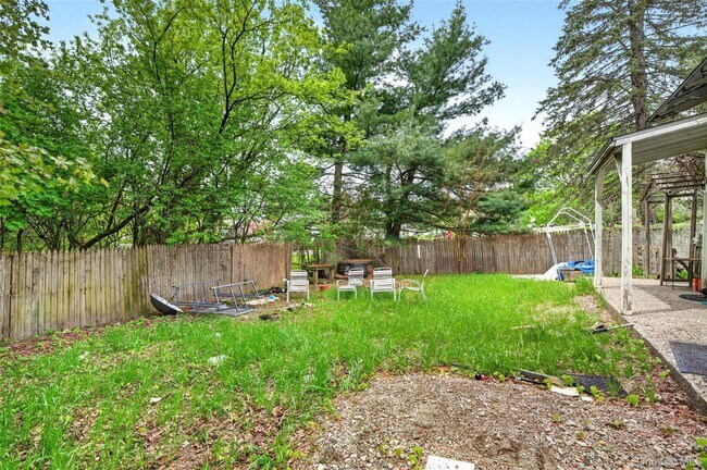 Building Photo - 79 Quaker Hill Rd