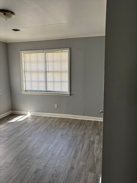 Building Photo - 709 Cecelia Ave