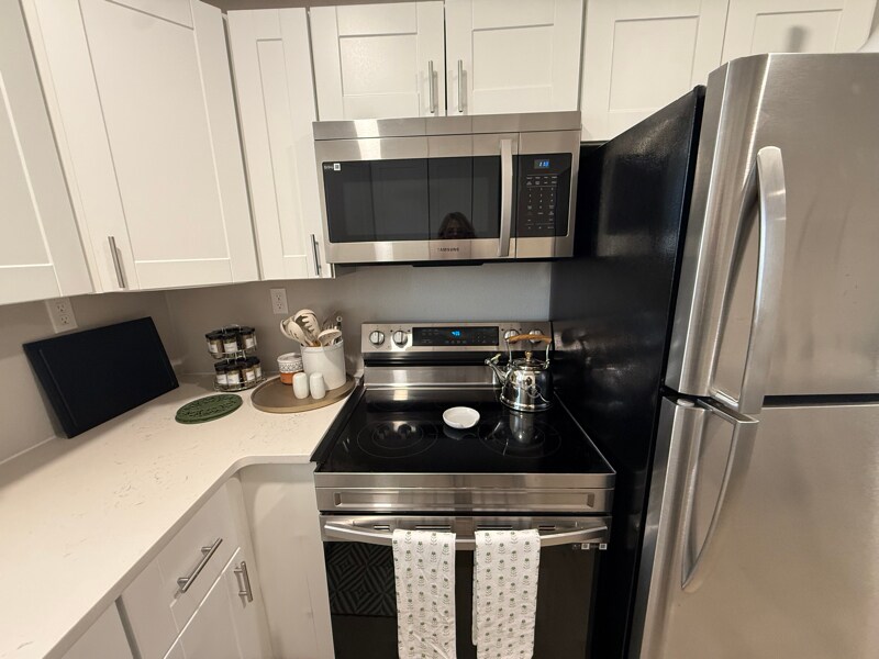 Building Photo - 3013 W Lakeside Dr