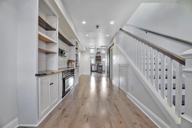 Building Photo - 639 20th St NE