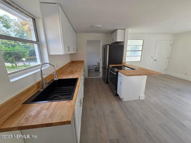 Building Photo - 2097 Baldwin St