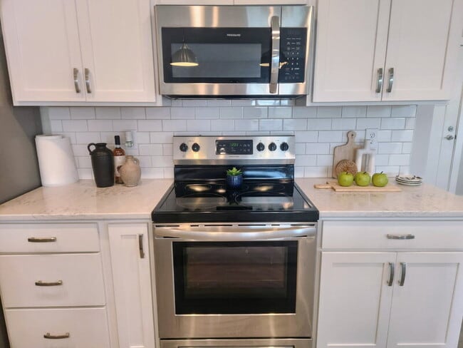 Building Photo - 2728 Yordi Dr