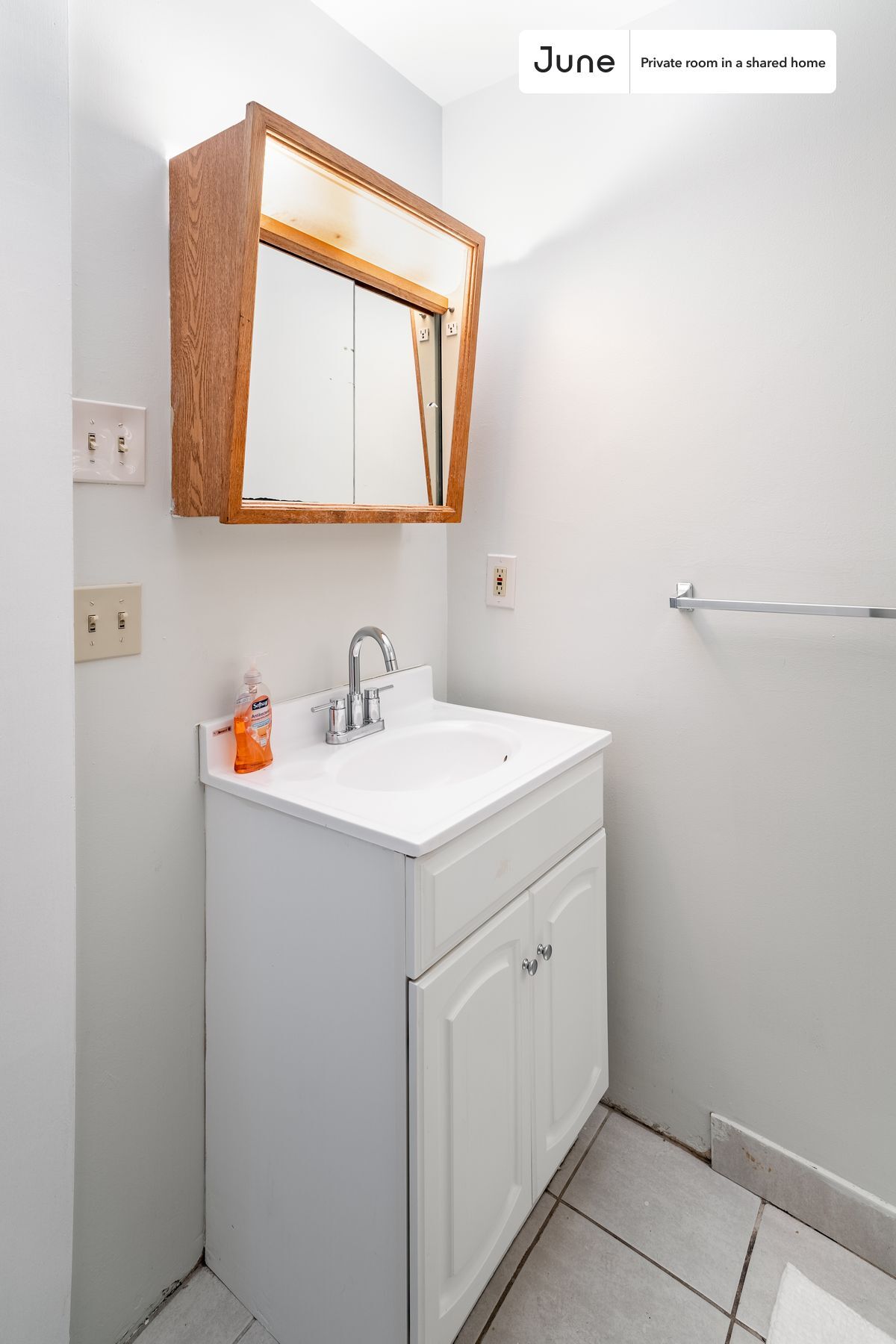 Building Photo - Room in Shared 4 bed/2 bath home in Brookline