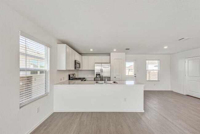 Building Photo - 367 Keefer